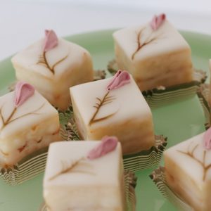 Petit Fours Glacé